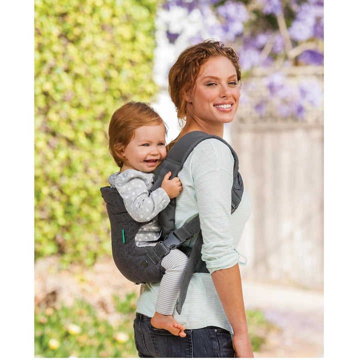Infantino Flip Advanced 4-in-1-Trage mit Lätzchen – ergonomisch, umwandelbar, mit der Vorderseite na