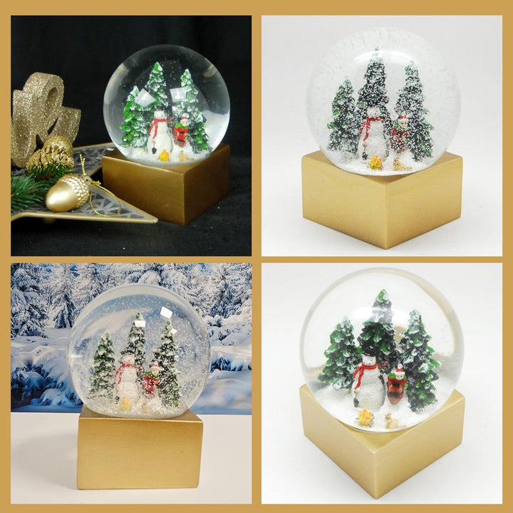 Weihnachts-Schneekugel Winterstimmung | Schneemann Steht mit Kind auf Schlitten | Sockel Farbe Gold