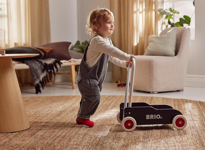 BRIO 31351 Lauflernwagen Schwarz - Der schwedische Klassiker für Kinder ab 9 Monaten - Verstellbarer