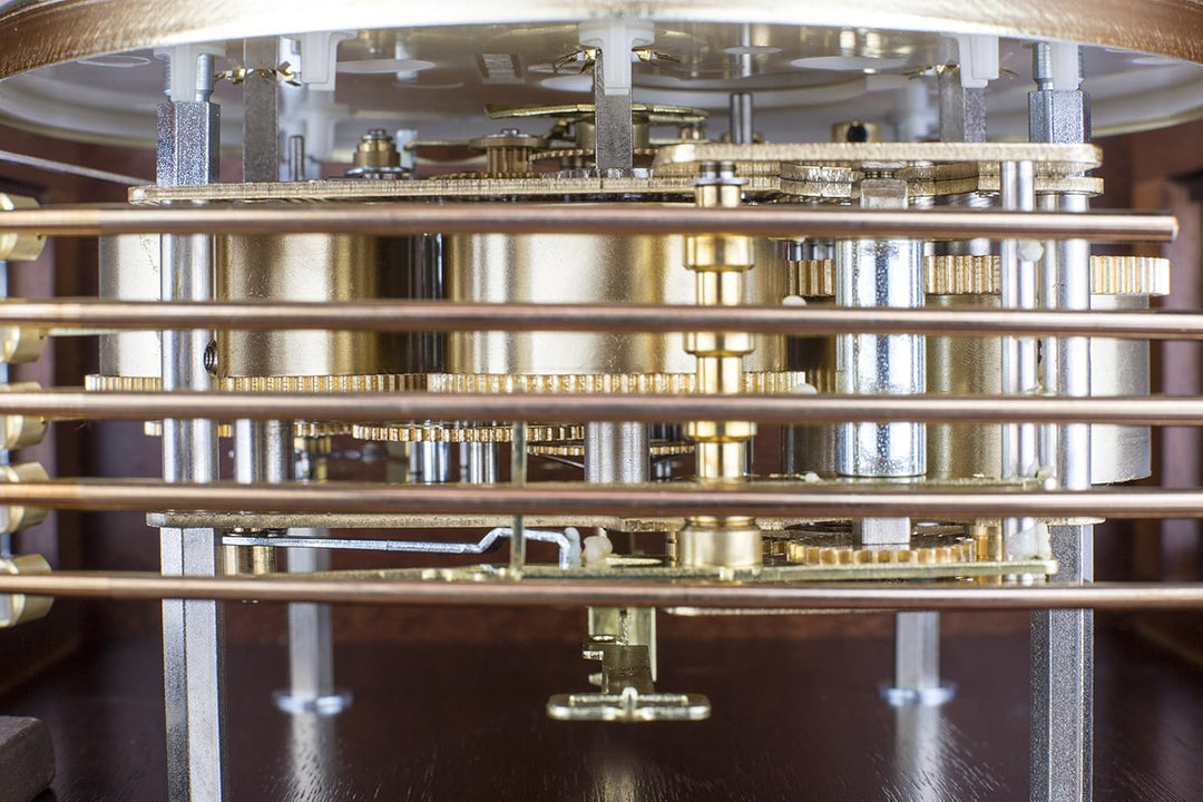 Hermle 70989-030341 Progressistische Wanduhr 4 4 Westminster, Nussbaum 57cm x 22,5cm x 13 cm, 1