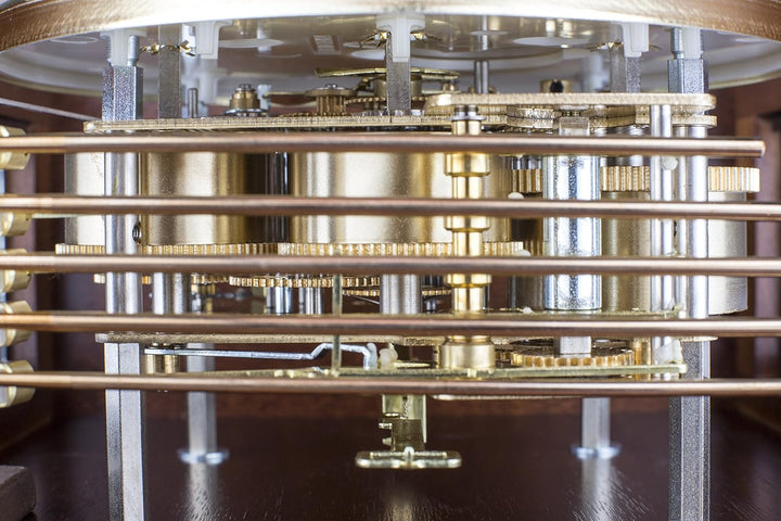 Hermle 70989-030141 Progressistische Wanduhr 1 2 Std. Schlag, Nussbaum 57cm x 22,5cm x 13 cm 57cm x