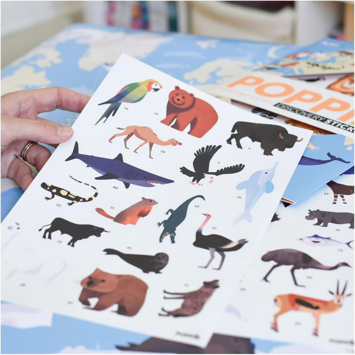 POPPIK 1841051 Sticker-Poster, Tiere der Welt, interaktives Lernposter mit Aufklebern, mehrsprachige