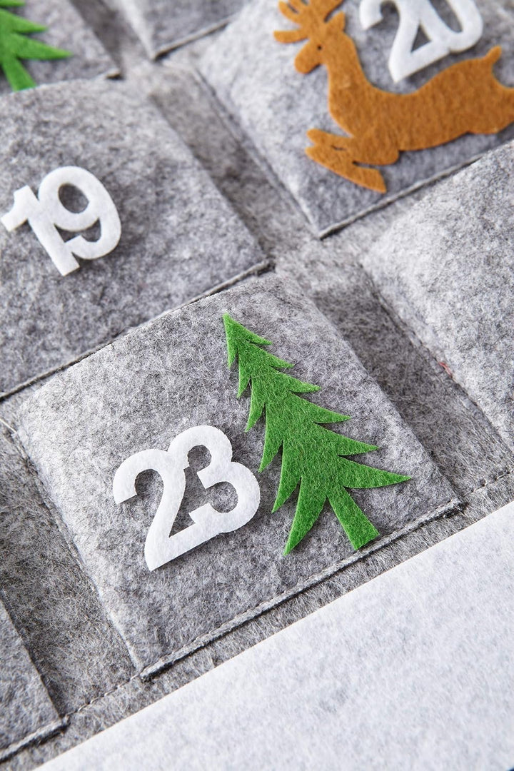 HEITMANN DECO Filz-Adventskalender Santa - Adventskalender zum Befüllen und Aufhängen - Weihnachtsma