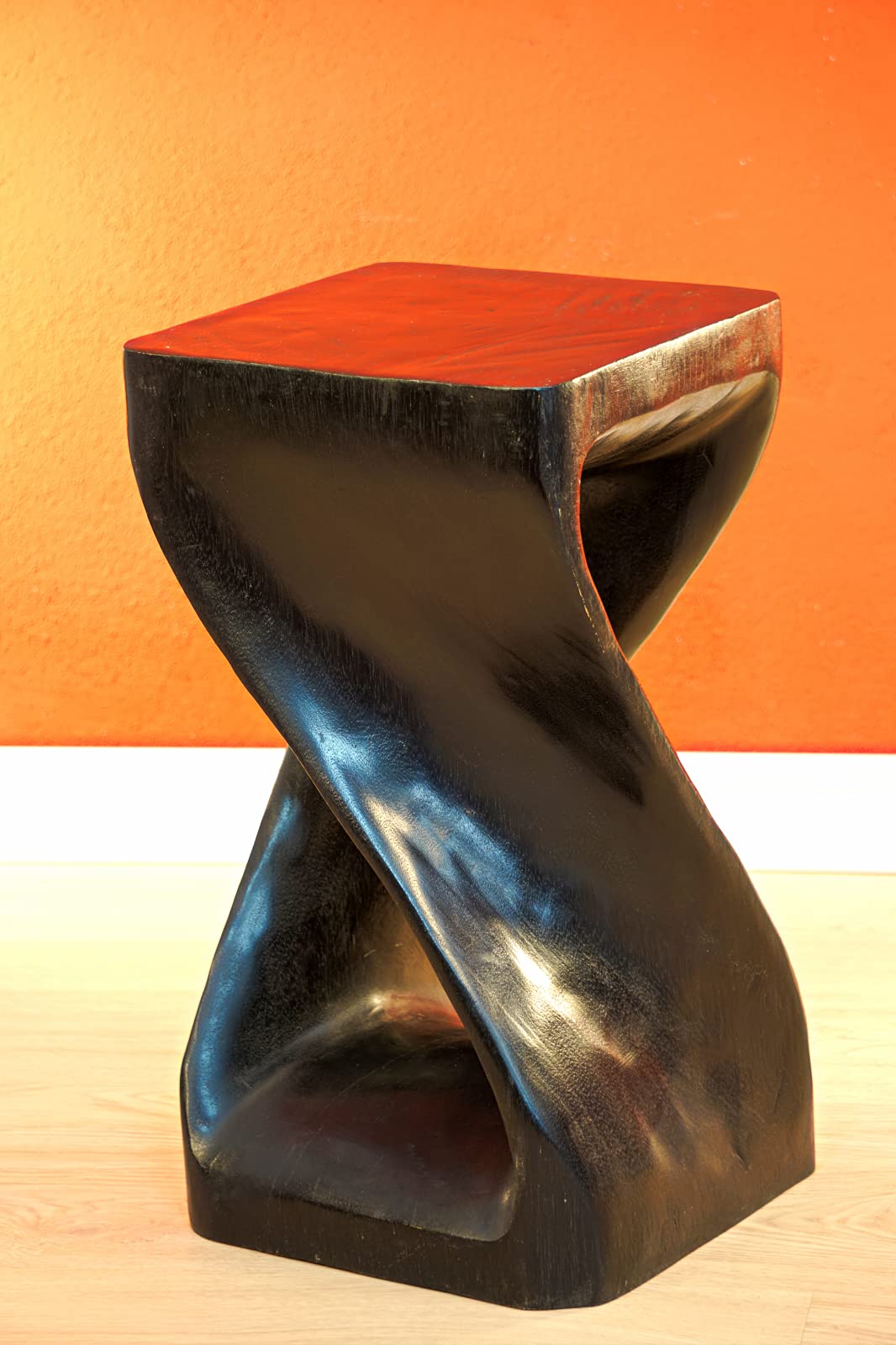 Kinaree Suar Massivholz Beistelltisch Twist – 50 cm Höhe, Farbe Schwarz – Handgefertigter Holz Beist