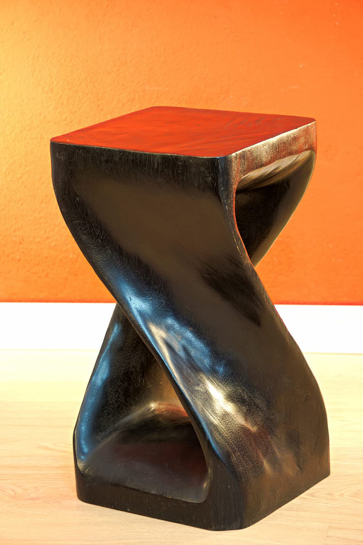 Kinaree Suar Massivholz Beistelltisch Twist – 50 cm Höhe, Farbe Schwarz – Handgefertigter Holz Beist