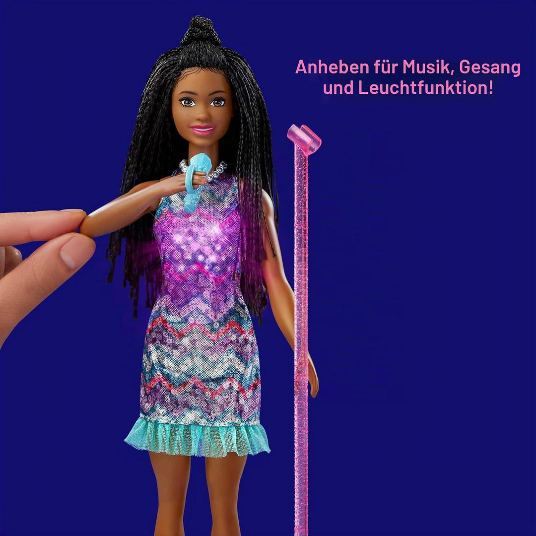 Barbie GYJ24 - "Bühne frei für grosse Träume" Brooklyn Barbie Puppe (ca. 30 cm gross, mit braunen Zö