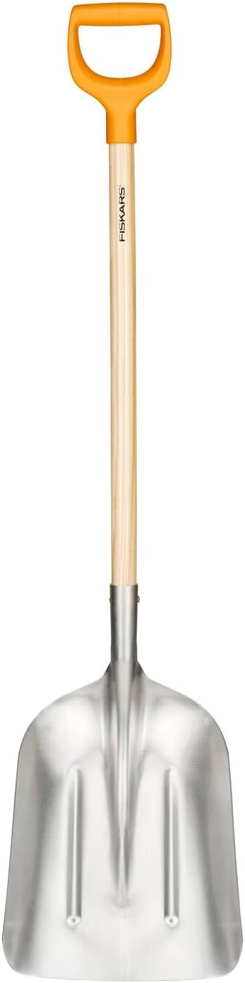 Fiskars Schnee- und Kornschaufel, Blattbreite: 31 cm, Aluminium-Blatt/Birkenholz-Stiel mit Kunststof