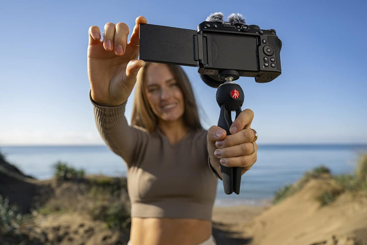 Nikon Z 30 KIT Z DX 18-140mm 1:3,5-6.3 VR (20,9 MP, 11 Bilder pro Sekunde, Hybrid-AF mit Fokus-Assis