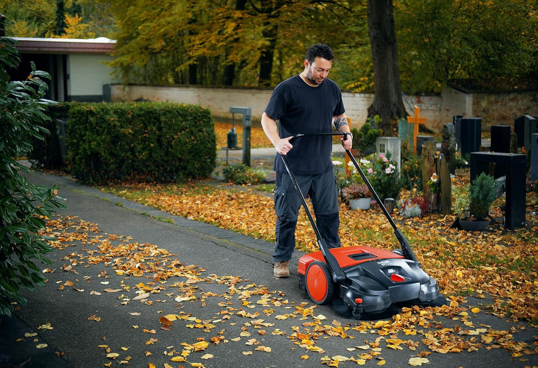haaga Akku Handkehrmaschine 677 Plus (rot/schwarz, für mittlere bis grosse Flächen 2.000 m², 40 Lite