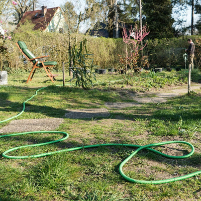 Navaris Flexibler Gartenschlauch 10-30m - mit 7 Funktionen Brause und Schnelladaptern - Wasserschlau