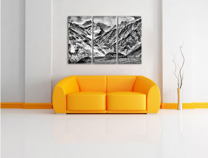 Pixxprint Monocrome, Einsamer Tempel an verschneiten Bergen in Tibet 3-Teiler Leinwandbild 120x80 Bi