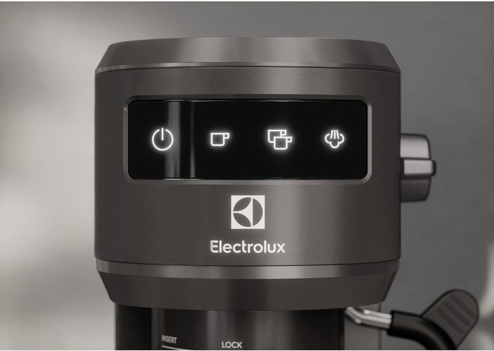Electrolux E6EC1-6BST Explorer 6 Espresso-Cappuccino-Maschine, Wärmekontrolltechnologie, herausnehmb
