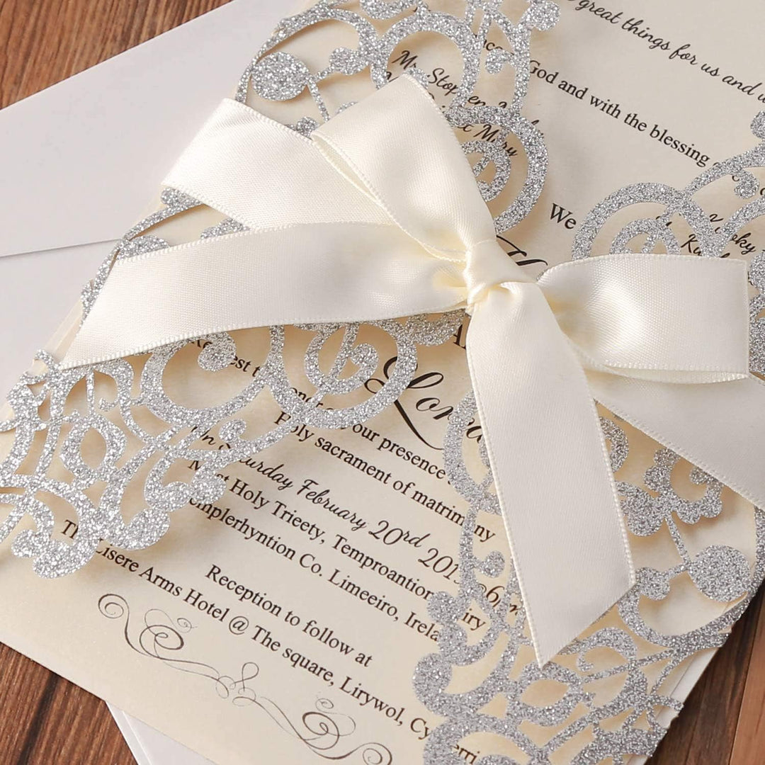 Hosmsua 50x lasergeschnittene Hochzeitseinladungskarten mit Schleife und Umschlägen für Brautparty,