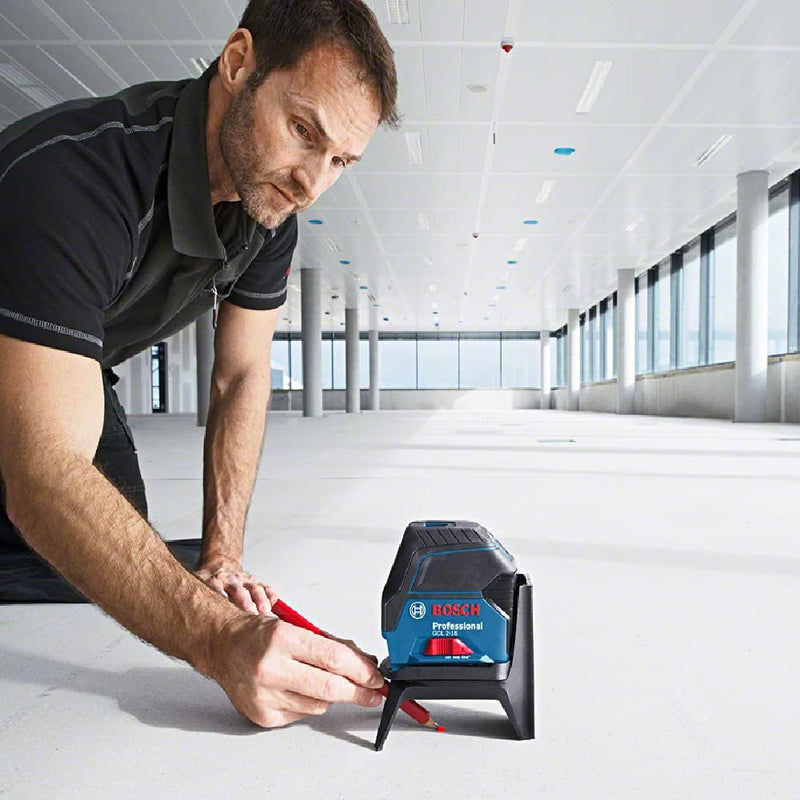 Bosch Professional Kreuzlinienlaser GCL 2-15 (roter Laser, Innenbereich, mit Lotpunkten, Arbeitsbere
