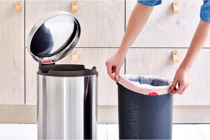 Brabantia Tret-Mülleimer mit Inneneimer aus Kunststoff, stahl, Matt Steel Fingerprint Proof, 20 l 20