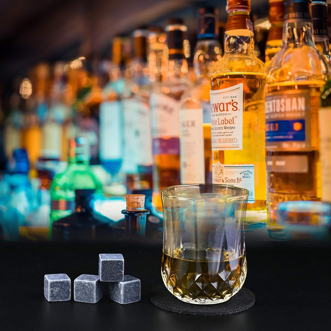 Goldge Whisky-Geschenk-Set, 8 Kühlsteine aus schwarzem Granit, FDA-Vite Kühlung, 2 Whiskygläser &amp; Ba
