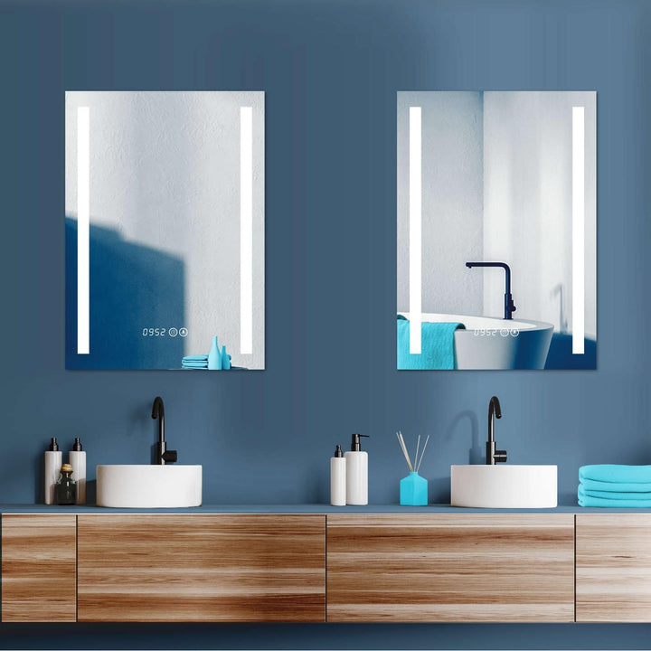 HOKO® LED Badspiegel 60x80 cm. Badezimmer Spiegel mit Uhr. Design Bad Spiegel mit Beleuchtung und mi