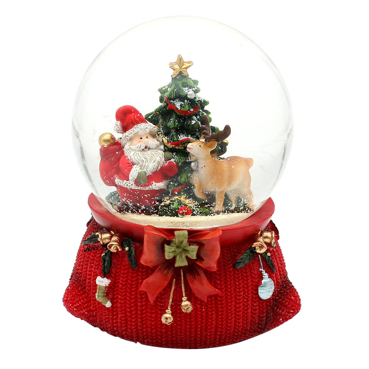 Dekohelden24 Grosse Schneekugel, Weihnachtsmann mit REH und Tannenbaum, mit Sound, auf aufwendig dek