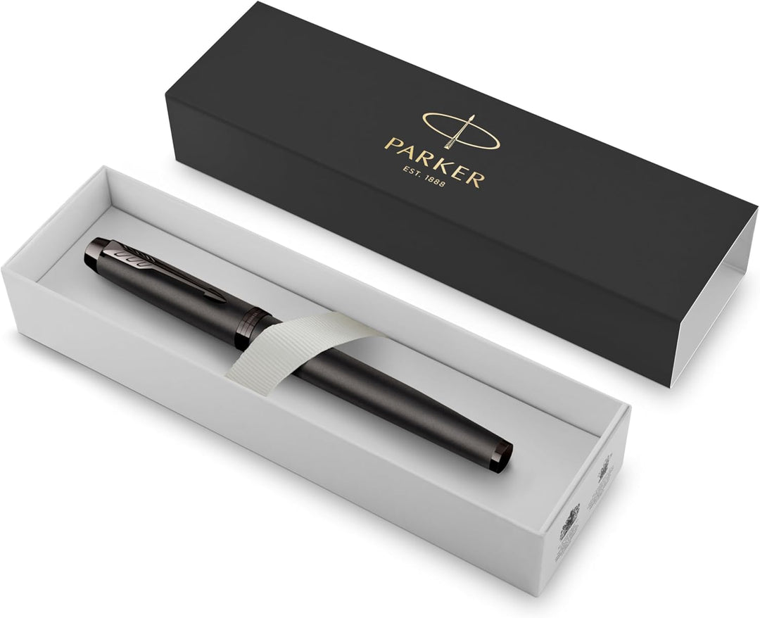 Parker IM Monochrome Füller | Oberfläche und Zierteile in Dunkelgrau-Metallic | Füllfederhalter mit