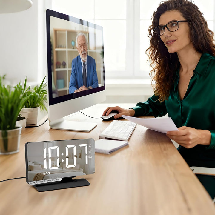 Sukeen Wecker Digital, LED Digital Uhr, 7,3" Tischuhr mit Schlummerfunktion, Zwei Weckzeiten, Wochen
