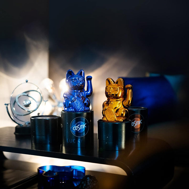 DONKEY Lucky Cat Cosmic Edition Earth Shiny Blue | Winkekatze, Maneki Neko, 15 cm, in Geschenkverpac