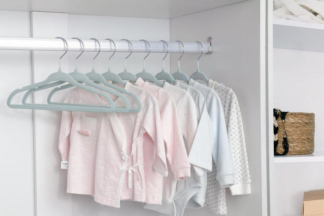 ManGotree Baby-Kleiderbügel aus Samt, Kleinkind-Kinderbügel mit Drehbarem Haken, Gekerbtes Schulter