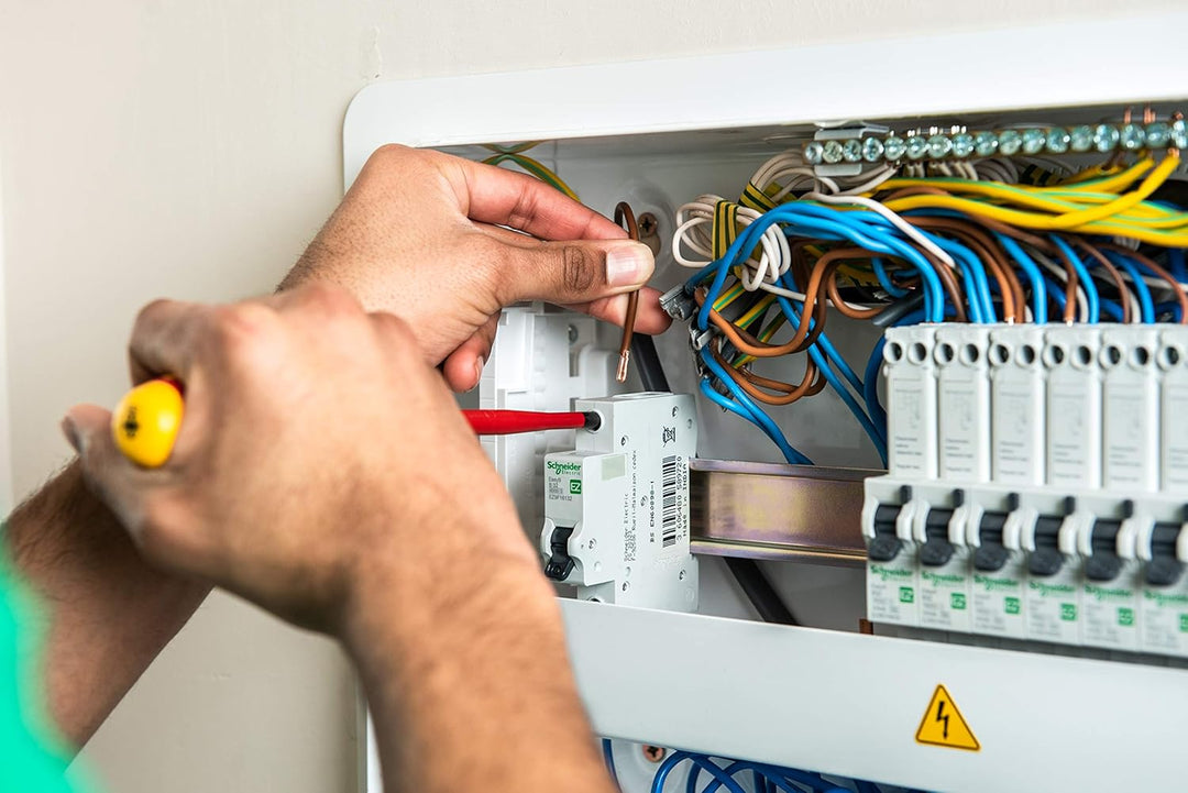 Schneider Electric EZ9D16832 Easy9 Fehlerstromschutzschalter mit Überstromschutz, 1 P + NS, 32 A, B