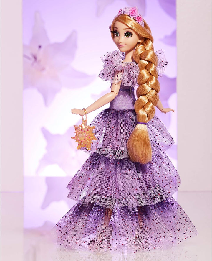 Hasbro Disney Prinzessinnen Style Serie, Rapunzel Modepuppe, modernes Abendkleid mit Haarband, Handt