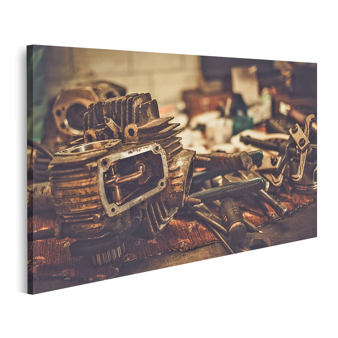 Bild auf Leinwand EIN Teil Der Motorrad Motor Auf Einem Tisch In Der Werkstatt Wandbild Poster Kunst