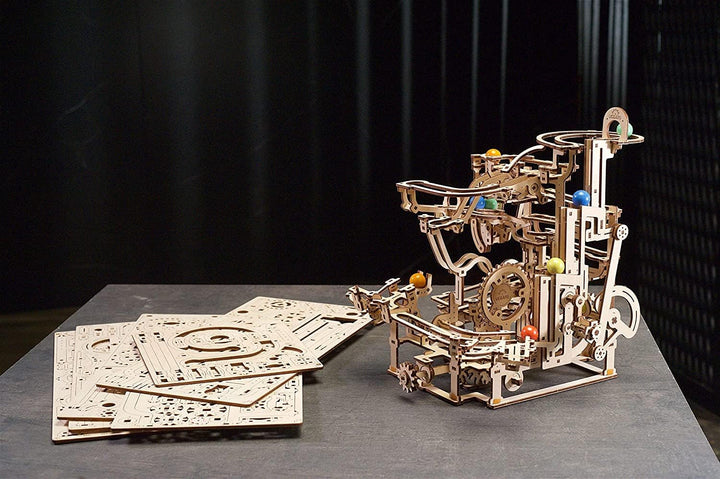 UGEARS DIY-Mechanische Holzkugelbahn - Marble Run 3D Holzpuzzle für Erwachsene - Holzmurmelbahn mit