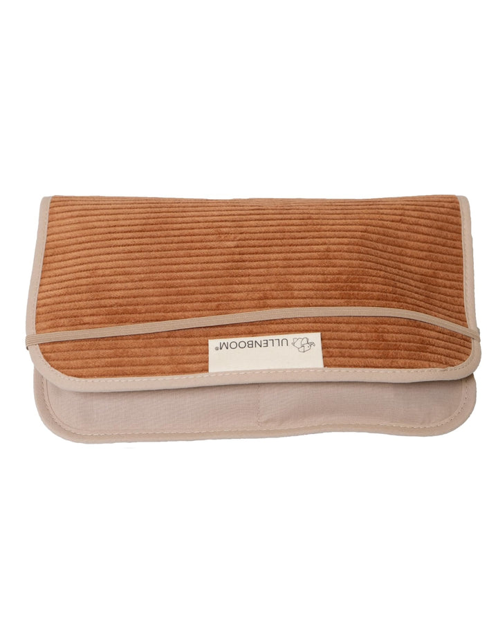 ULLENBOOM Windeltasche für unterwegs, Cord Cognac, Made in EU - Wickeltasche für bis zu 3 Windeln, F