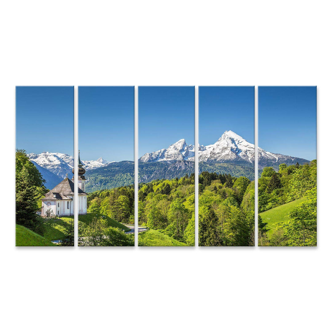 Bild Bilder auf Leinwand Schöne Berglandschaft in den bayerischen Alpen mit Wallfahrtskirche Maria G