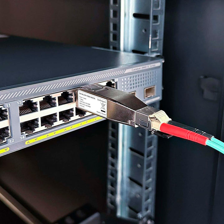 StarTech Gigabit Glasfaser auf RJ45 Konverter, PoE (D01ML55P-FIBER-MEDIA) | LWL Kupfer Umsetzer, Don