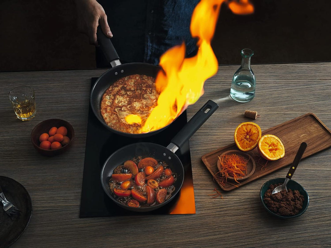 Fiskars Bratpfanne, Ø 24 cm, Für alle Kochfelder geeignet, Aluminium/Kunststoff, Kratzfest, Antihaft