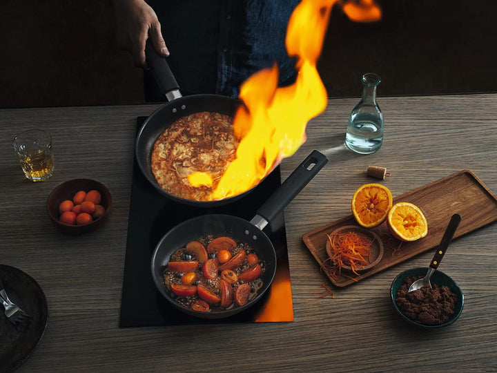 Fiskars Bratpfanne, Ø 24 cm, Für alle Kochfelder geeignet, Aluminium/Kunststoff, Kratzfest, Antihaft