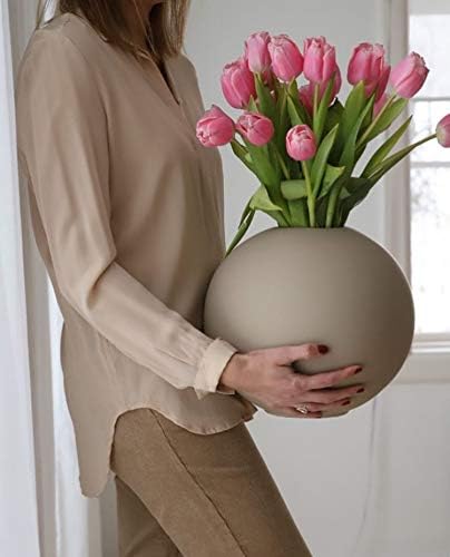 Cooee Design Ball-Vase aus Porzellan in der Farbe Sand Handgefertigt, Masse: 30cm x 30cm x 29cm, HI-