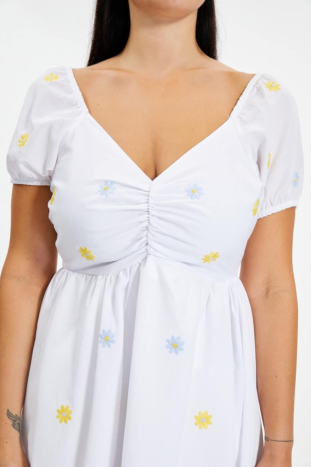 TRENDYOL Damen Weiss Gesticktes Volumenkleid Casual Dress 32 Weiss, 32 Weiss