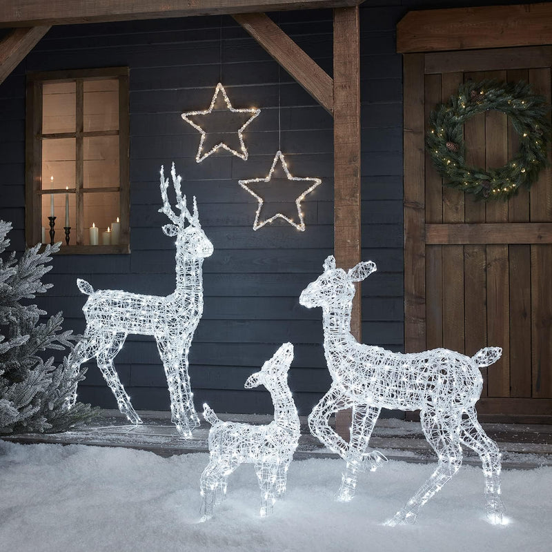 Lights4fun 120cm Swinsty LED Rentier Familie Acryl weiss Timer Rentier Weihnachtsfigur Weihnachtsbel