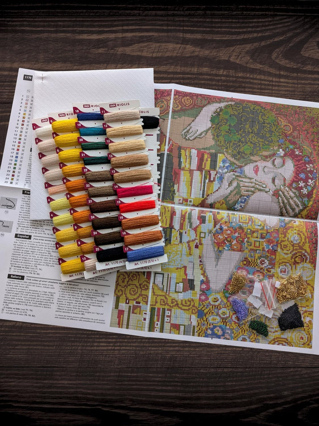 Riolis Stickpackung - The Kiss by Klimt, Weiss, Mittel