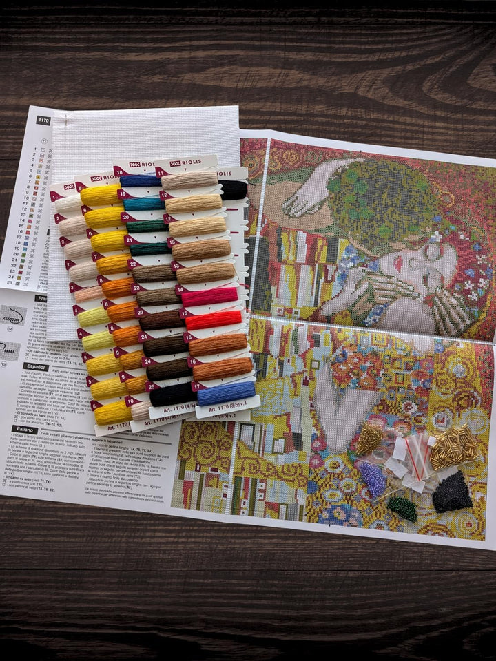 Riolis Stickpackung - The Kiss by Klimt, Weiss, Mittel