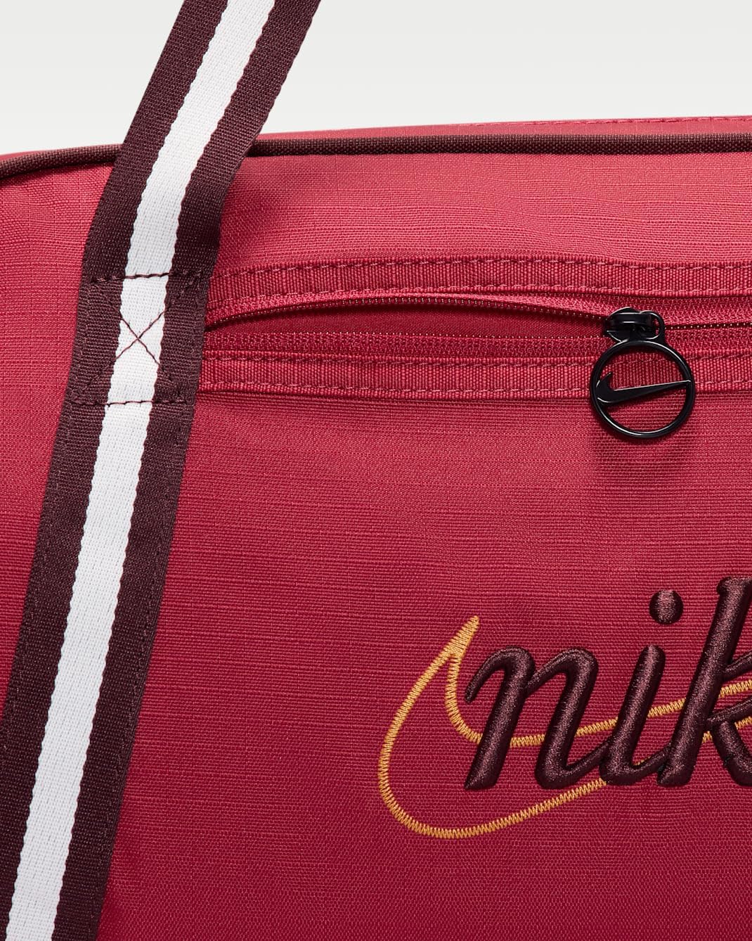 NIKE Damen-Sporttasche W NK Gym Club - Retro, Verstellbarer Schulterriemen, Tough Red/Mystic Dates/M