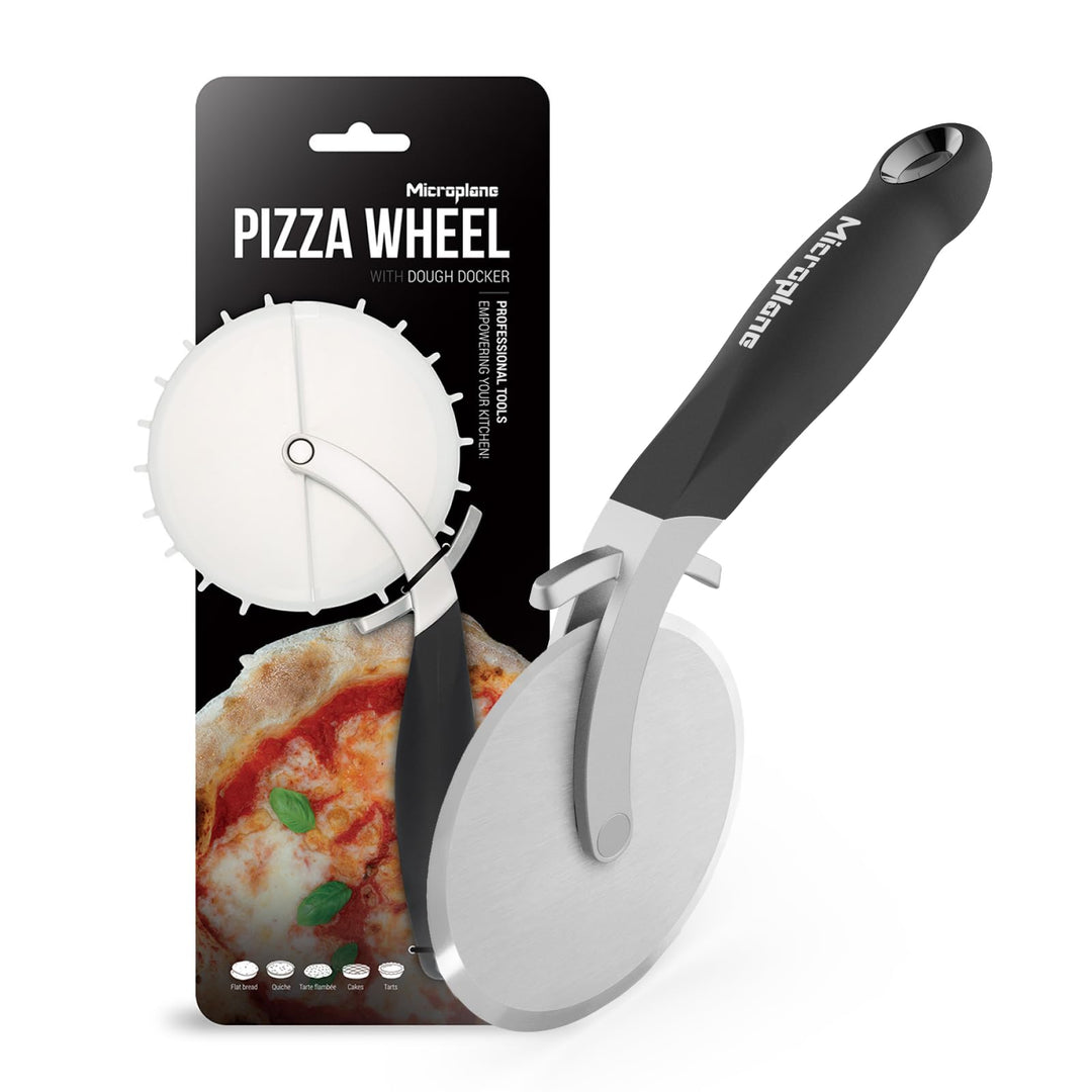 Microplane Professional XL Pizza‑Cutter Wheel mit Teig‑Docker | Extra‑scharfes Edelstahl‑Rad 10cm Pr