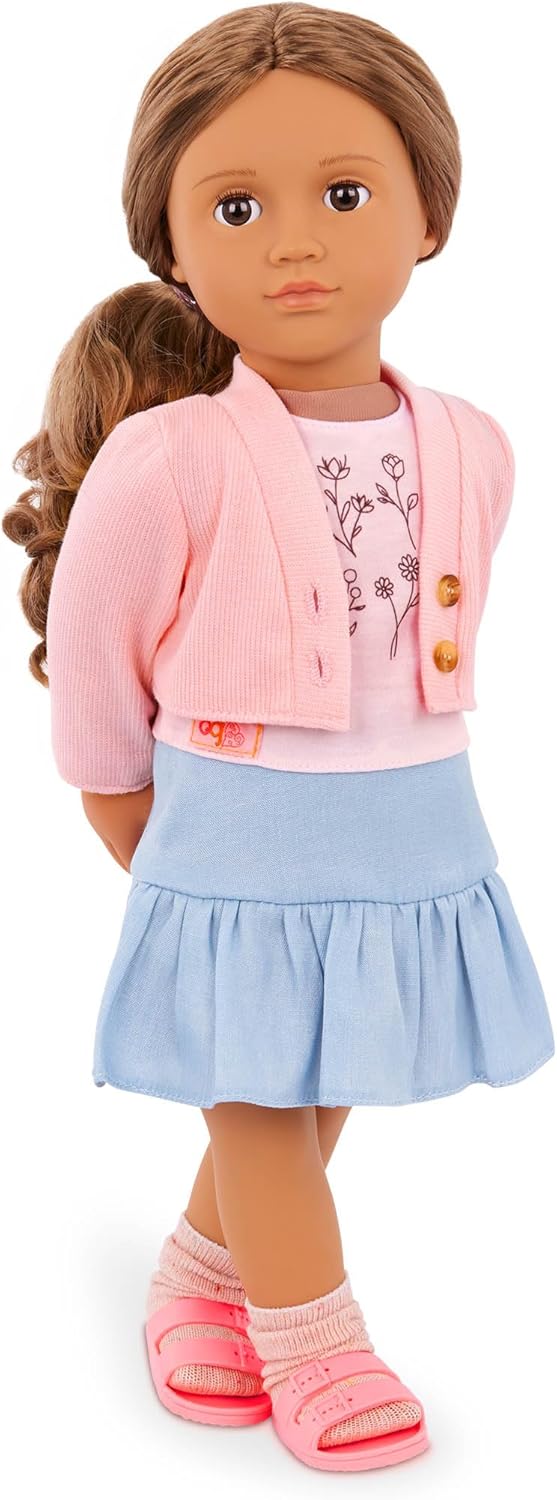 Our Generation – Ländlicher Charme – 46 cm Puppenkleidung – Rosa Pullover & Blauer Rock Outfit – Top