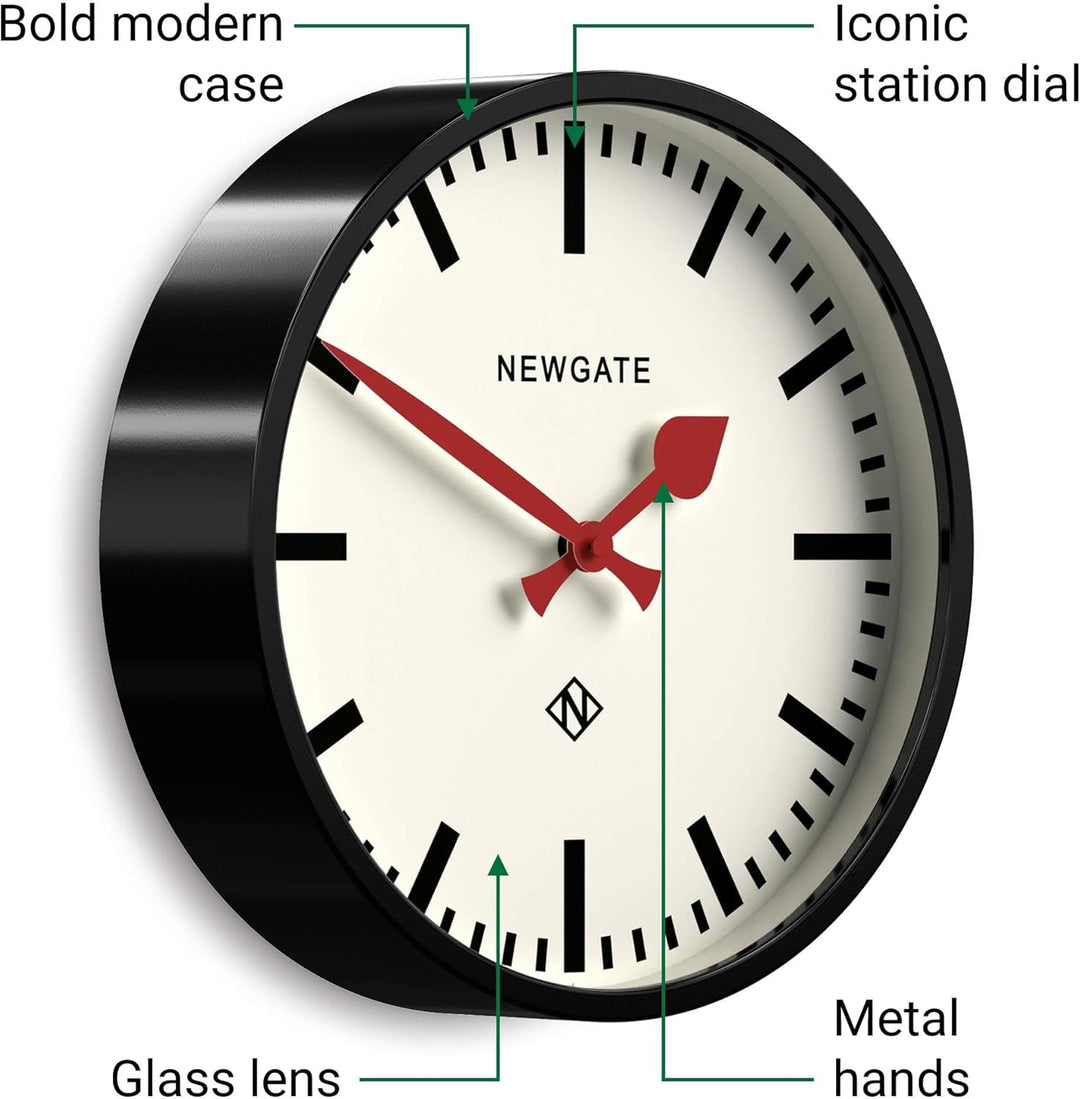NEWGATE® The Luggage Wanduhr aus Metall Wanduhren - Designer Bahnhofsuhr - Perfekt als Küchenuhr - B