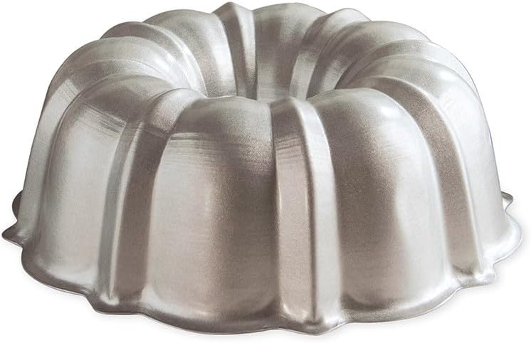 Nordic Ware Leckerli Gugelhupfform für 12 Tassen, 51172, Light Champagne, Gugelhupf