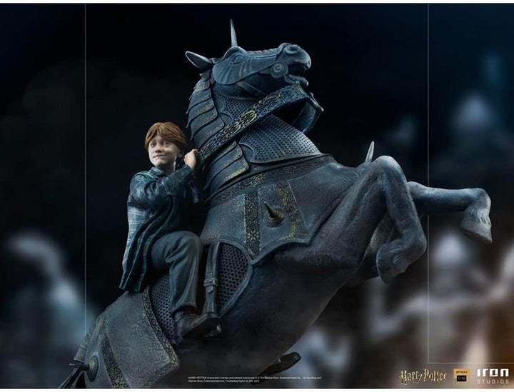Iron Studios Deluxe: Harry Potter - Ron Weasley at The Wizard Chess Art Scale Statue (1/10) (WBHPM40