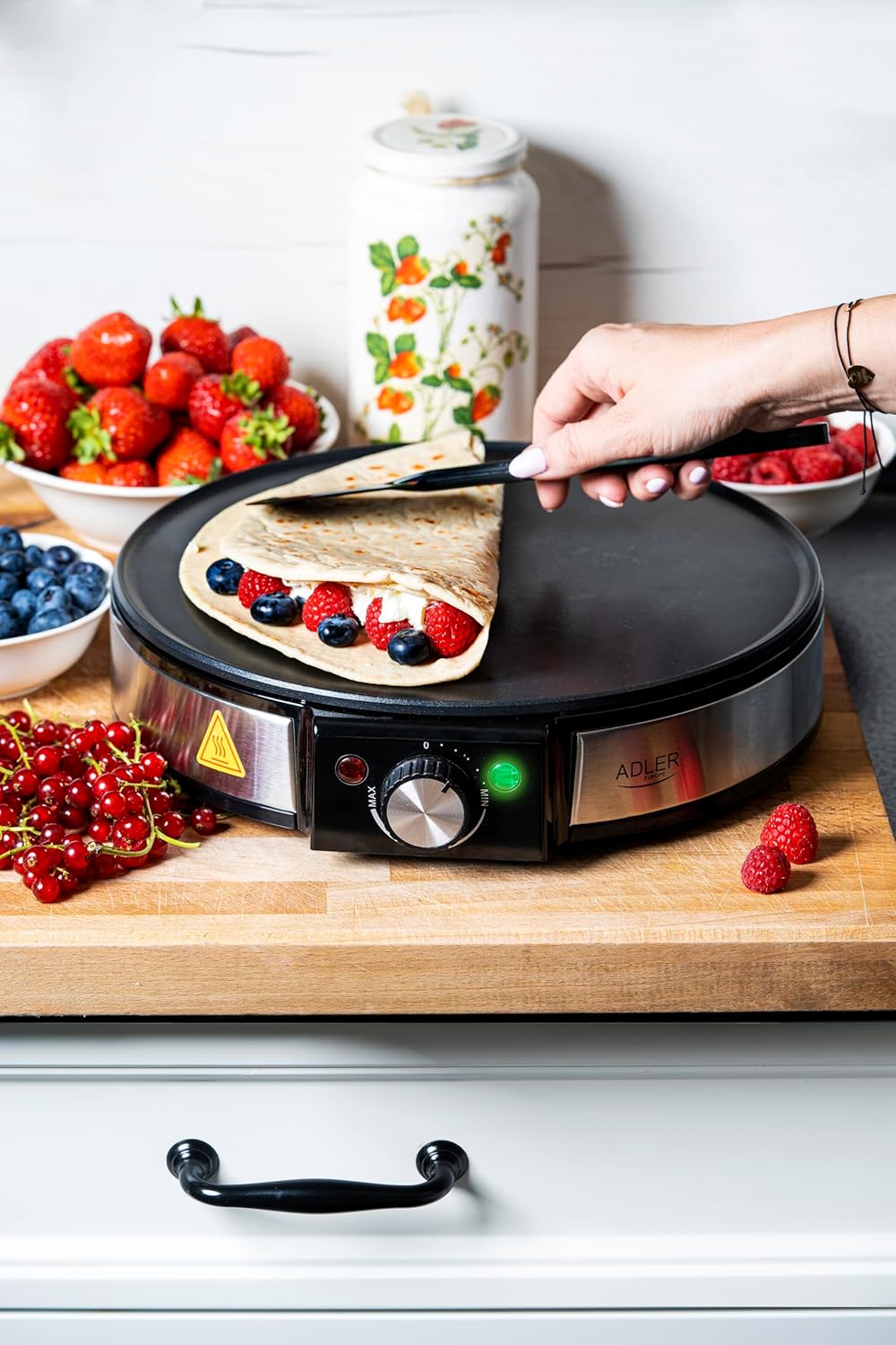 ADLER AD3058 Crêpes und Pfannkuchen Maker – Elektrische Antihaft-Heizplatte mit Erhöhten Kanten für