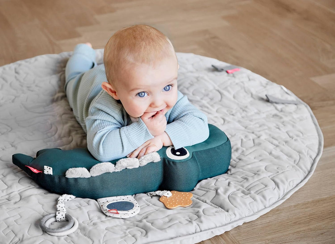 Done by Deer Spielkissen Croco Grün – Bauchzeit Babyspielzeug 0-6 Monate – Aktivitätsspielzeug Lager