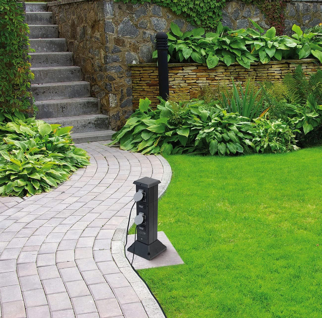 Royal Gardineer Stromverteiler Garten: 4-fach-WLAN-Outdoor-Steckdosen-Säule, App, Sprachsteuerung, 1