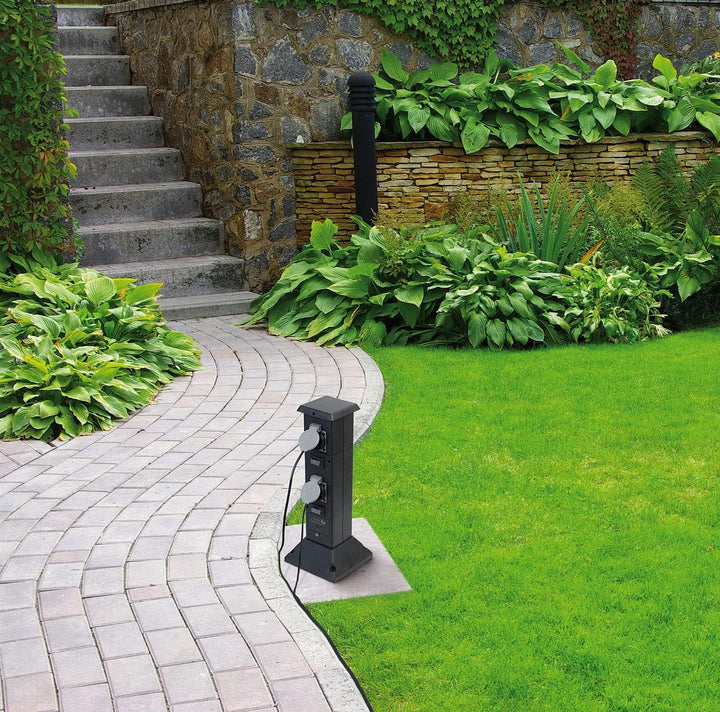 Royal Gardineer Stromverteiler Garten: 4-fach-WLAN-Outdoor-Steckdosen-Säule, App, Sprachsteuerung, 1